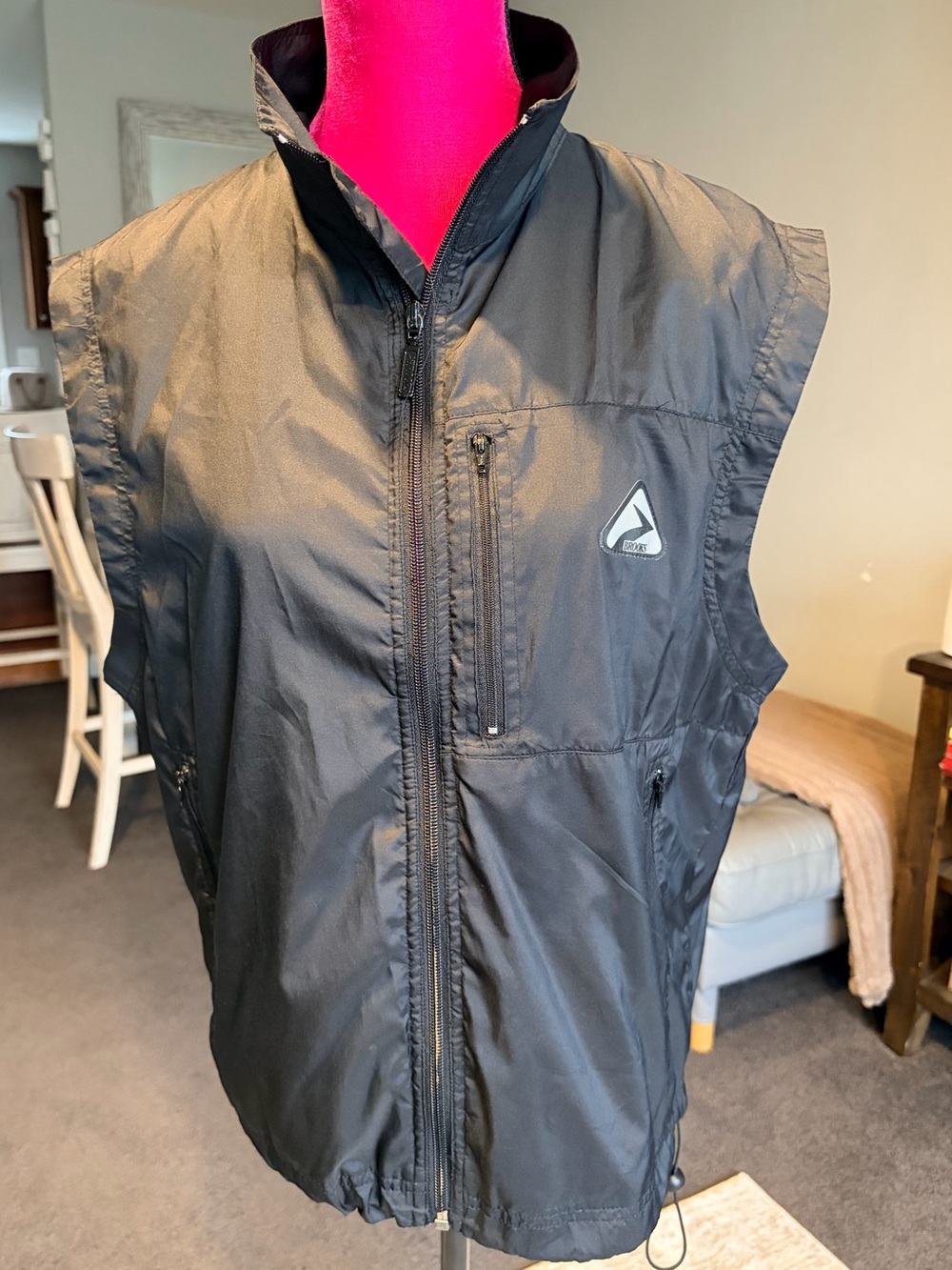 Brooks Men’s Black Nylon Vest (S)